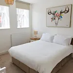 Four Bedroom House By Brookland Serviced Short Lets With Free Wifi Appartement