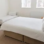 Appartement Four Bedroom House By Brookland Serviced Short Lets With Free Wifi