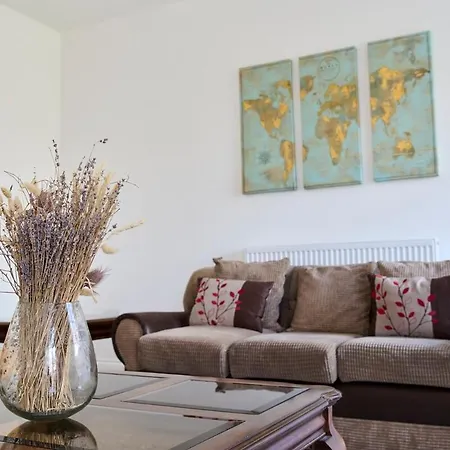 Apartman Four Bedroom House By Brookland Serviced Short Lets With Free Wifi