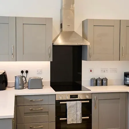 Four Bedroom House By Brookland Serviced Short Lets With Free Wifi *