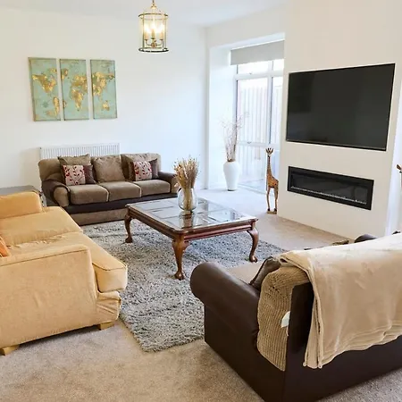 Apartment Four Bedroom House By Brookland Serviced Short Lets With Free Wifi *