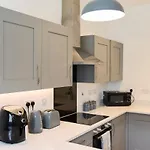 Four Bedroom House By Brookland Serviced Short Lets With Free Wifi *