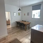 Four Bedroom House By Brookland Serviced Short Lets With Free Wifi 아파트