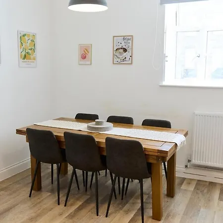 Four Bedroom House By Brookland Serviced Short Lets With Free Wifi Apartment