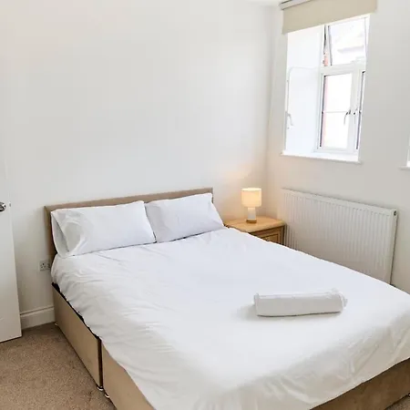 Four Bedroom House By Brookland Serviced Short Lets With Free Wifi