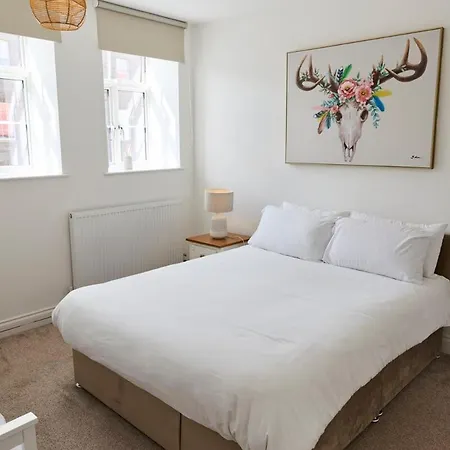Four Bedroom House By Brookland Serviced Short Lets With Free Wifi Apartment