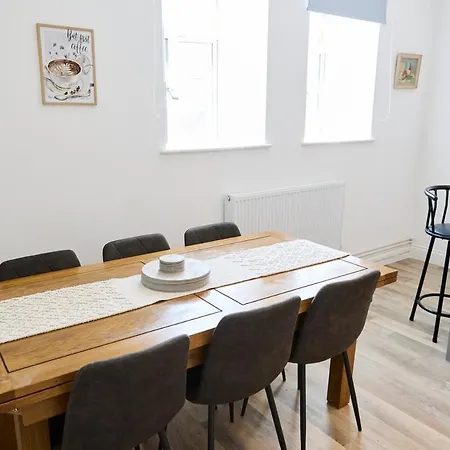 Four Bedroom House By Brookland Serviced Short Lets With Free Wifi *