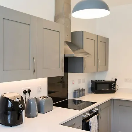 Four Bedroom House By Brookland Serviced Short Lets With Free Wifi *