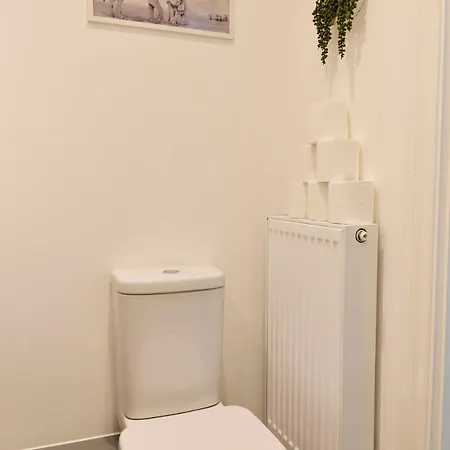 Four Bedroom House By Brookland Serviced Short Lets With Free Wifi * Bristol