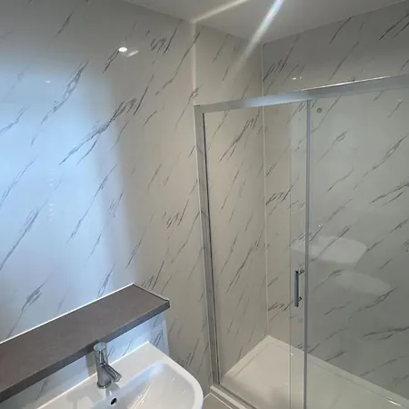 Daire Four Bedroom House By Brookland Serviced Short Lets With Free Wifi Bristol
