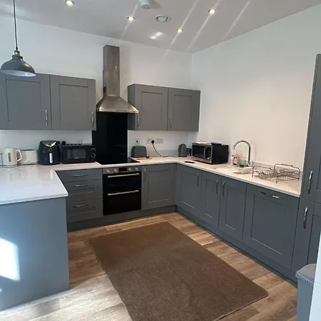 Four Bedroom House By Brookland Serviced Short Lets With Free Wifi * Bristol