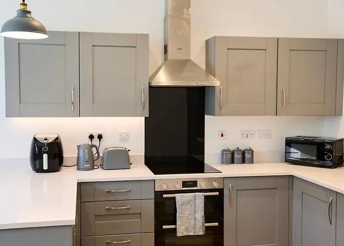 Four Bedroom House By Brookland Serviced Short Lets With Free Wifi *