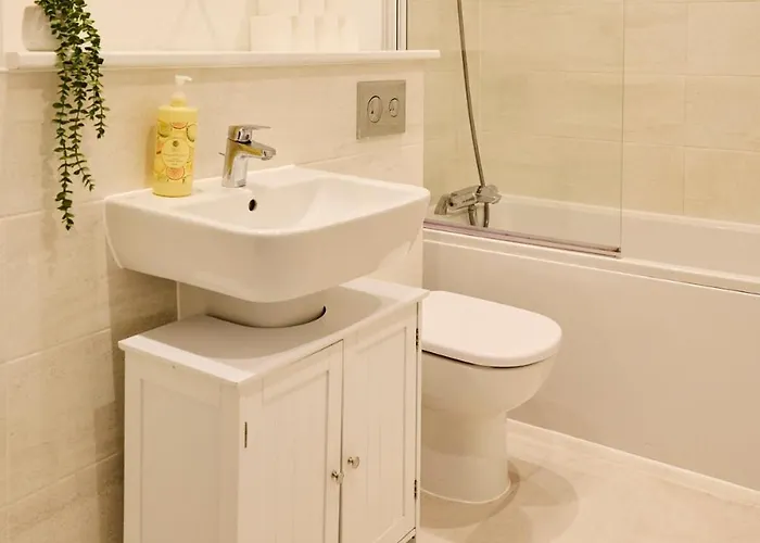 Four Bedroom House By Brookland Serviced Short Lets With Free Wifi アパート