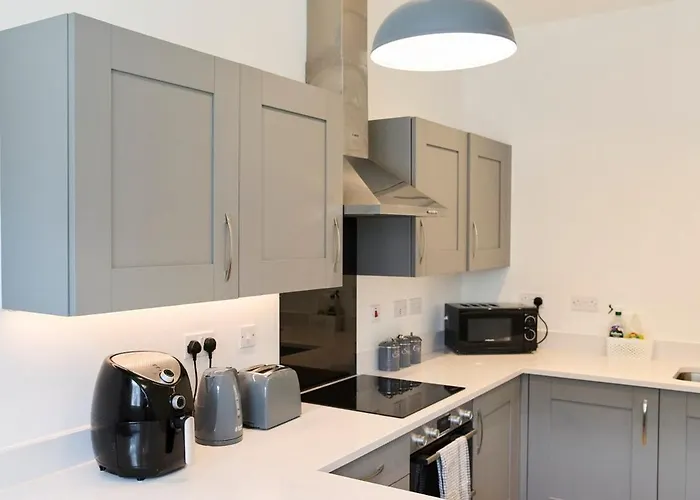 Four Bedroom House By Brookland Serviced Short Lets With Free Wifi *