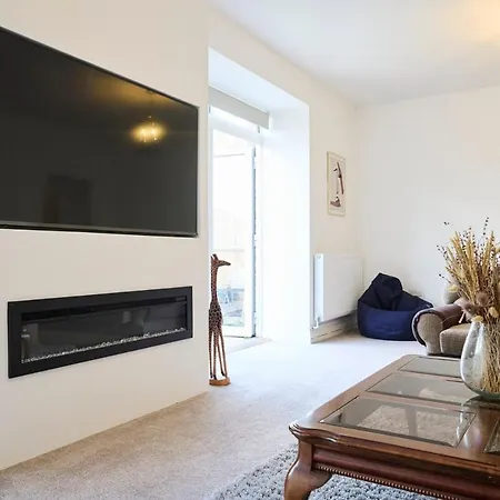 Four Bedroom House By Brookland Serviced Short Lets With Free Wifi Бристоль
