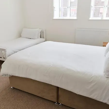 Апартаменты Four Bedroom House By Brookland Serviced Short Lets With Free Wifi
