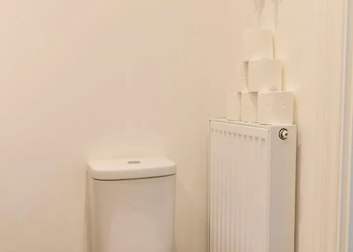 Four Bedroom House By Brookland Serviced Short Lets With Free Wifi * 布里斯托